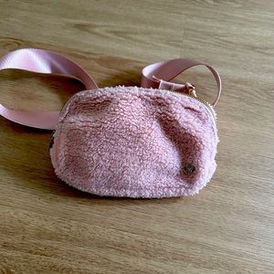 Sherpa light pink Lulu belt bag